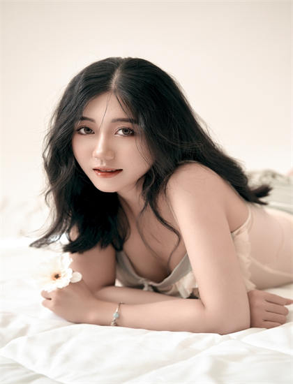 4K超清：淘气小女巫不同结局版本比较震撼人心的：导演剪辑版差异分析